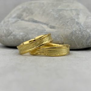 Ohrschmuck, Ohrstecker, Creolen, 14 ct. Gold, recycelt, strukturierte Oberfläche, Grashalm
