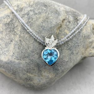 Herz Anhänger aus Platin mit Topas und Diamanten