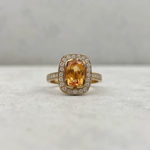 Ring mit Whisky farbenem Imperial Topas und Diamant Halo in Roségold