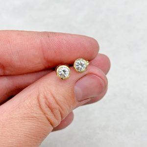 Ohrstecker mit weißen Ceylon Saphiren