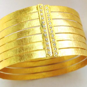 Mehrreihiger Gold Armreif mit Diamanten