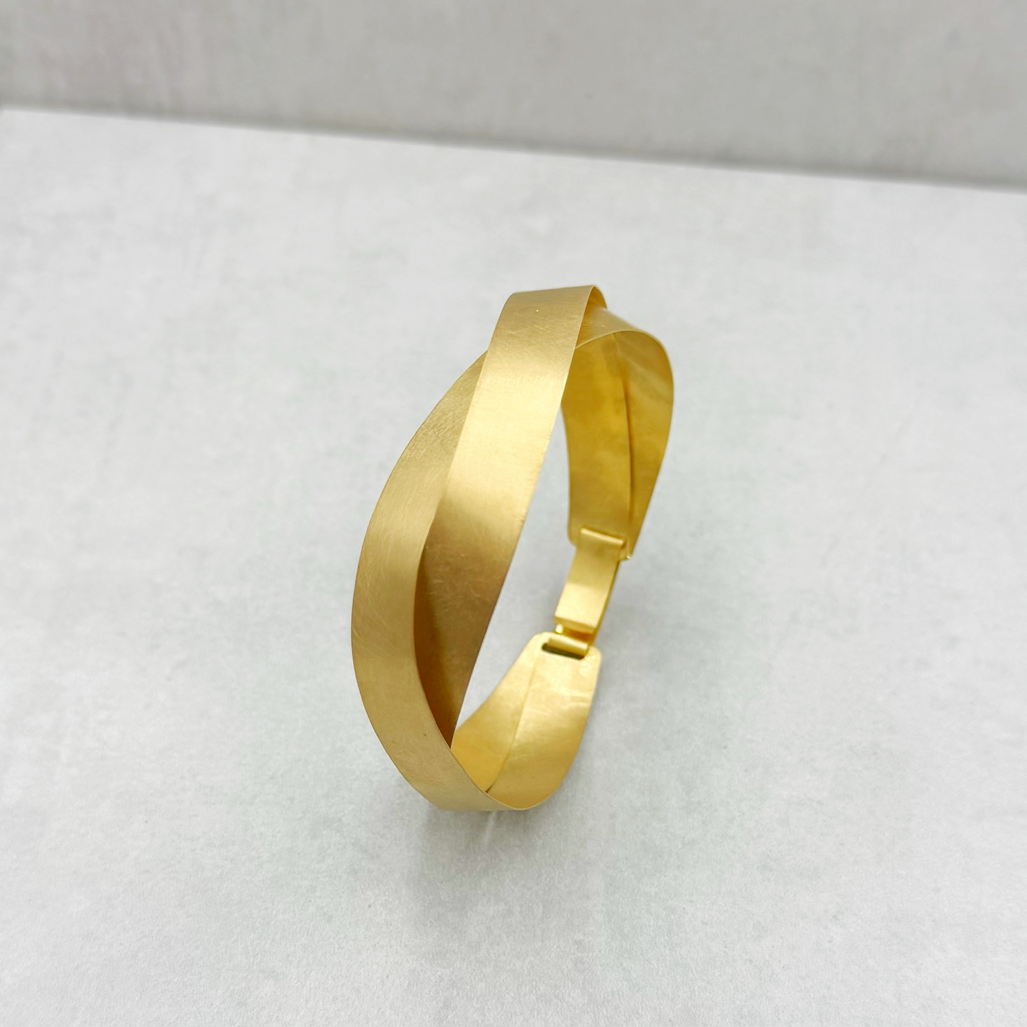 Geflochtener Gold Armreif – Bild 4