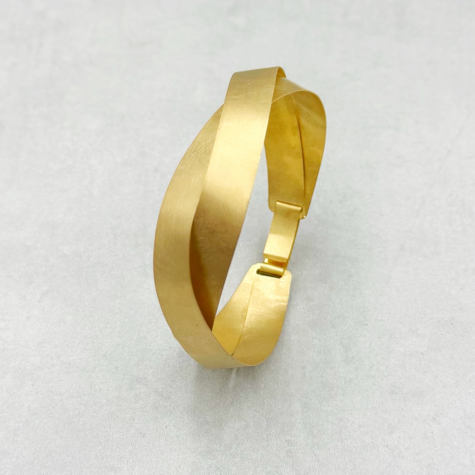 Geflochtener Gold Armreif – Bild 3