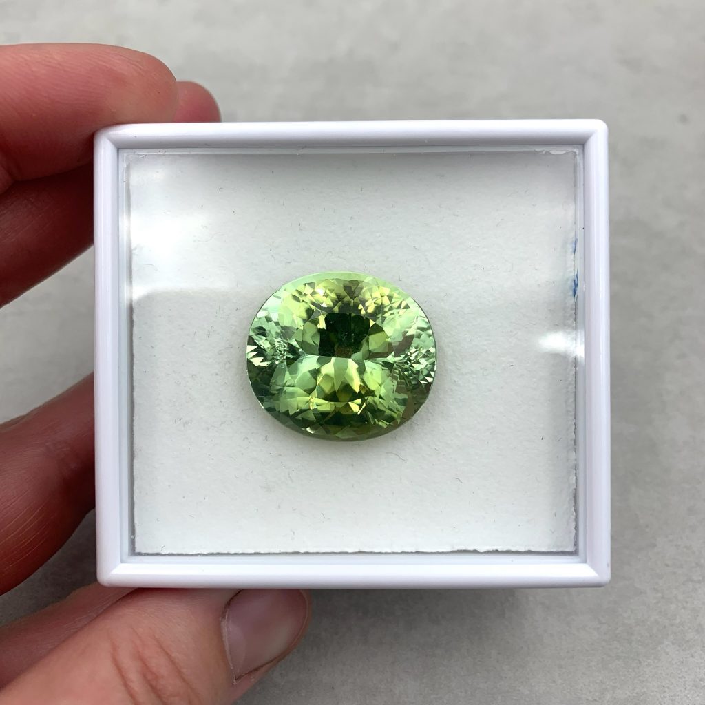 besonders rares Exemplar Paraiba Turmalin