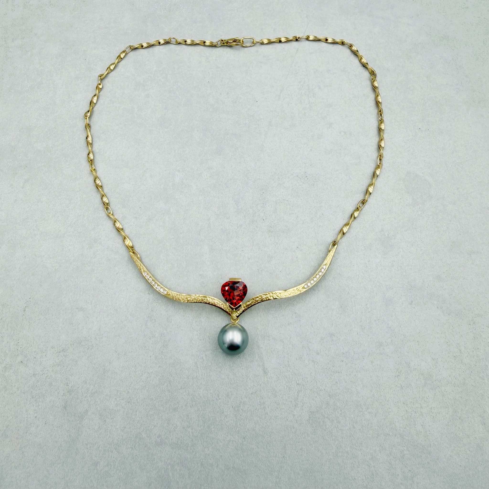 Gold-Collier mit Granat und Tahiti-Perle – Bild 10