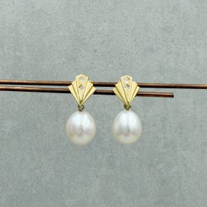 Perl Ohrhänger mit Diamant