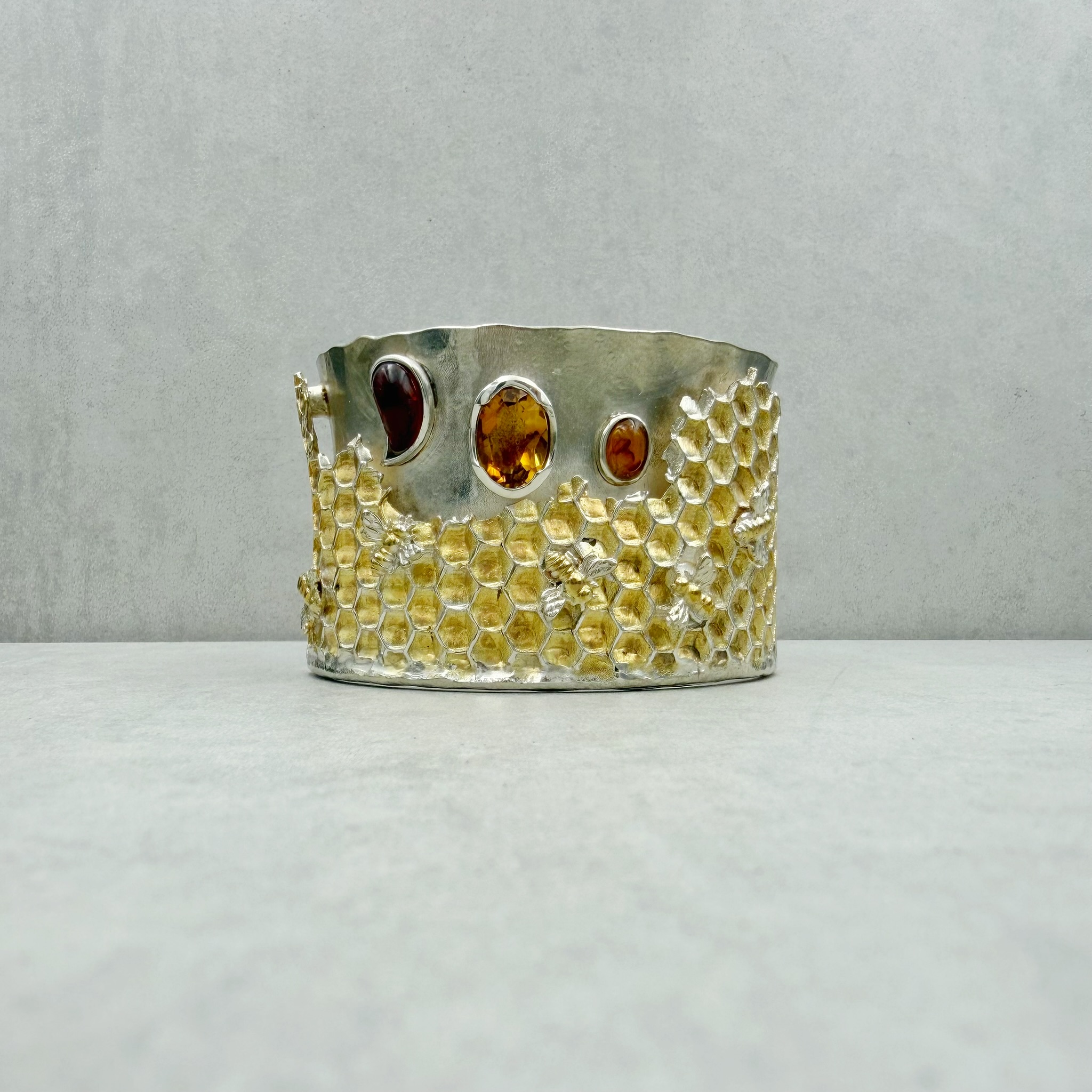 Queen B. - Statement Armreif – Bild 14