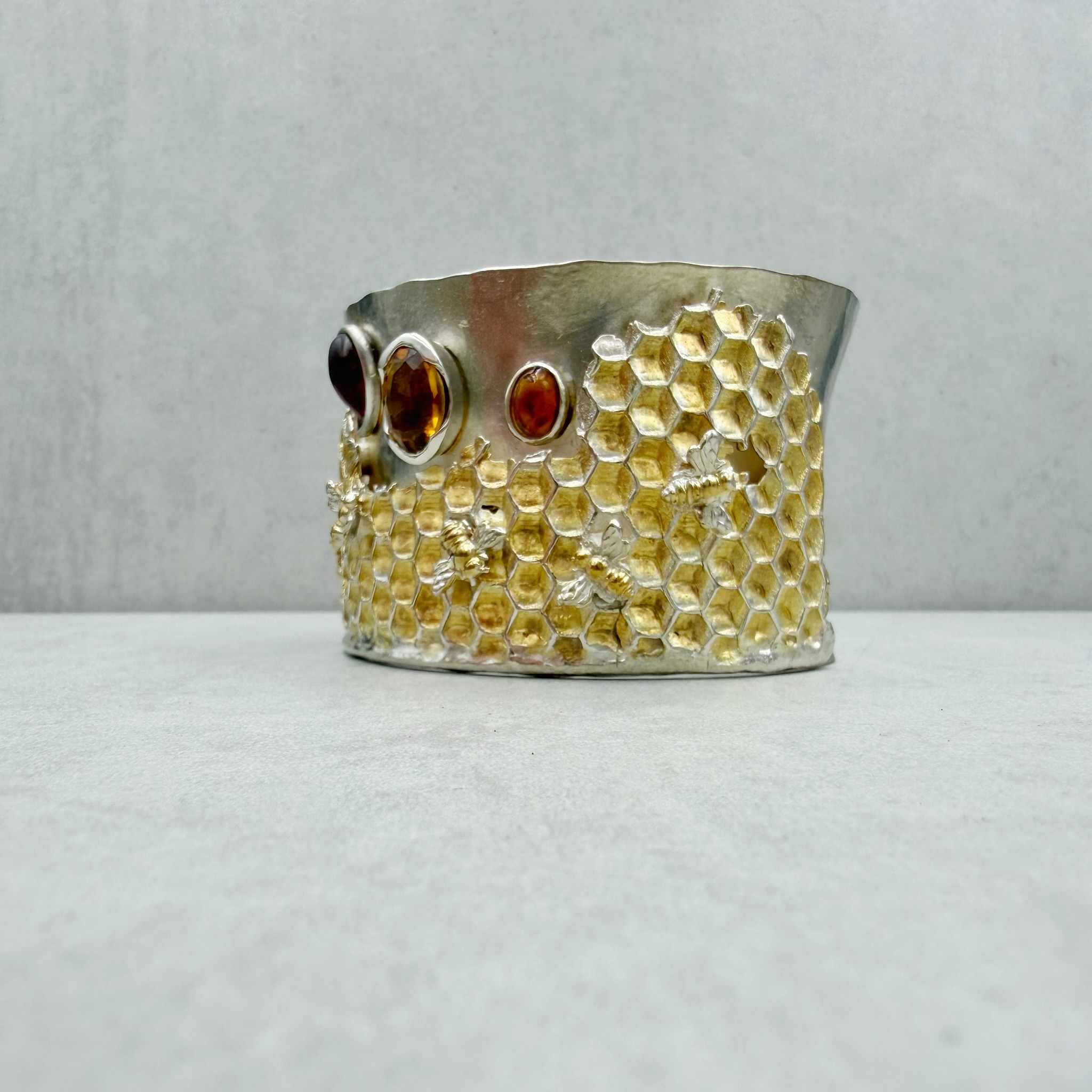 Queen B. - Statement Armreif – Bild 13