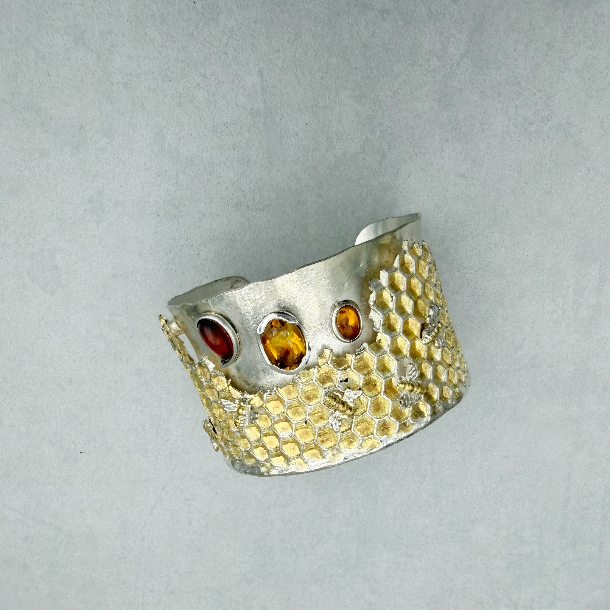 Queen B. - Statement Armreif – Bild 12