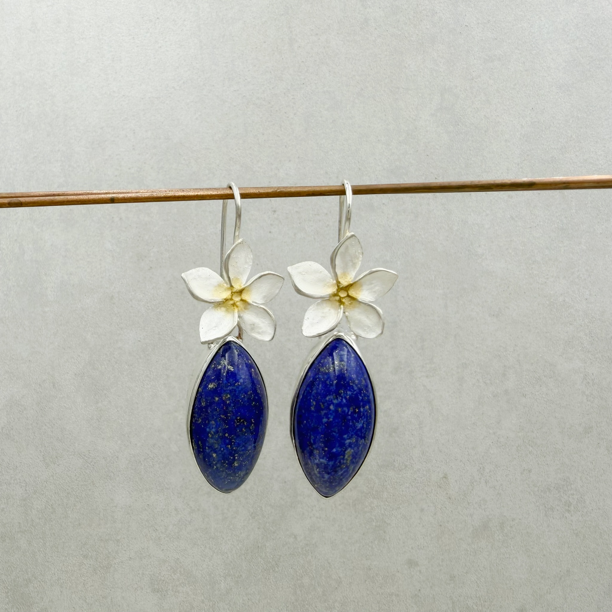 Frangipani - Lapislazuli Ohrhänger – Bild 3