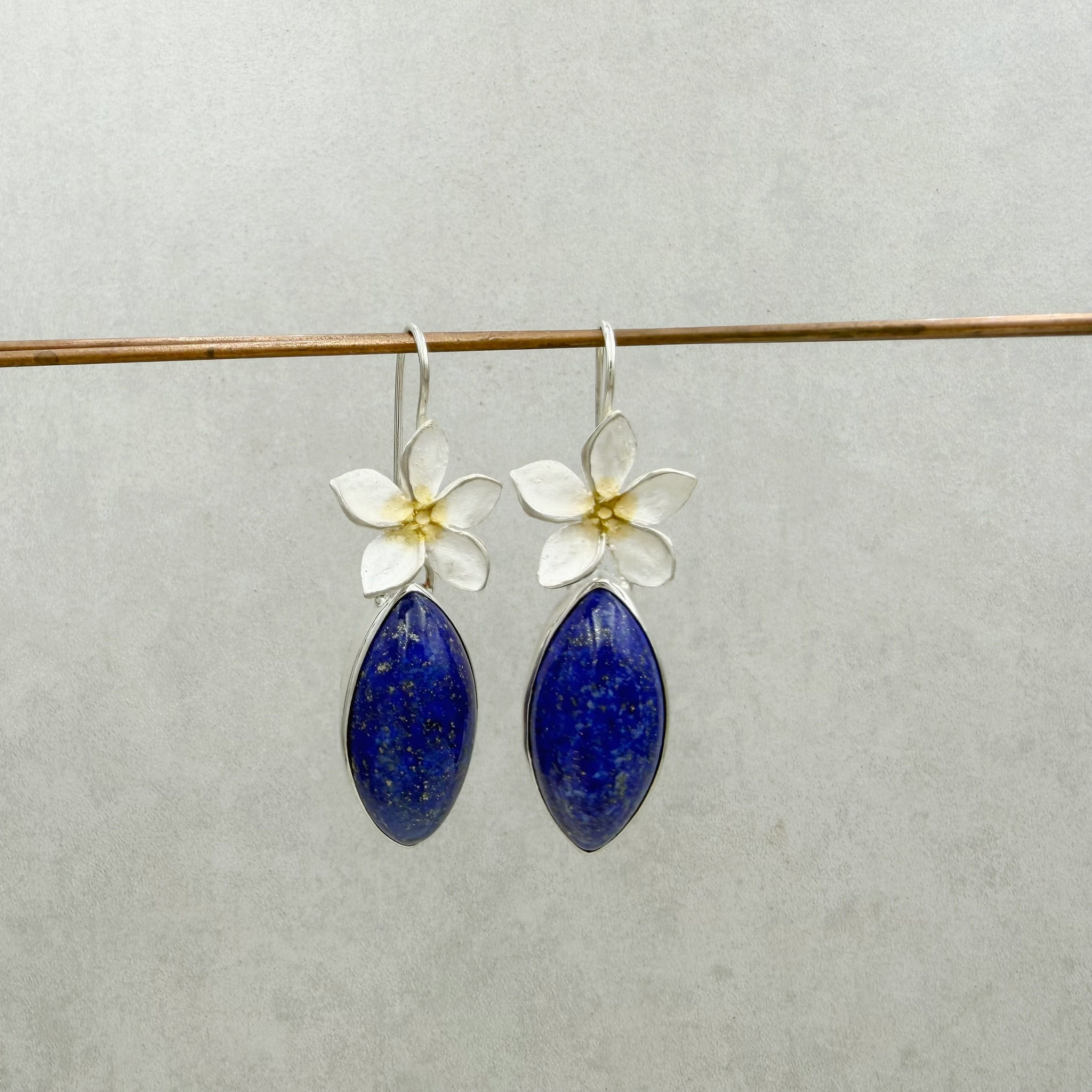 Frangipani - Lapislazuli Ohrhänger – Bild 4
